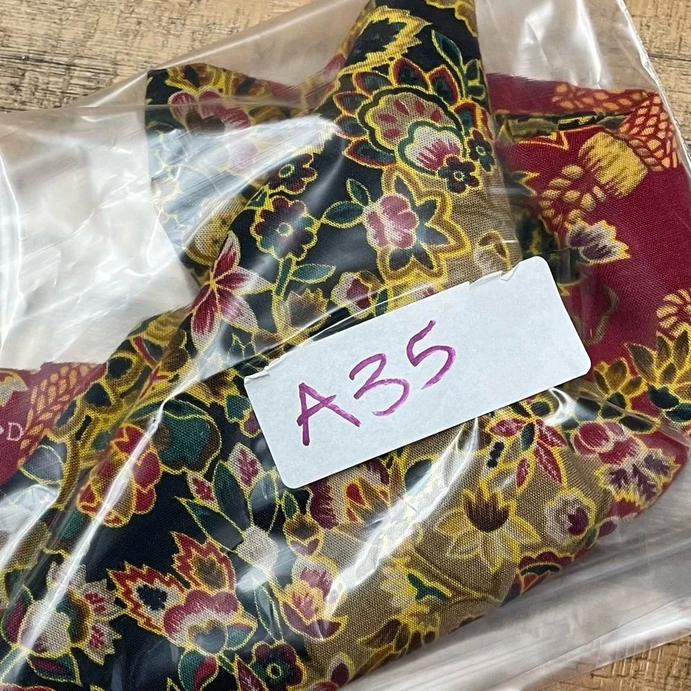 Donny‎ Brook Vintage Scarf granny core